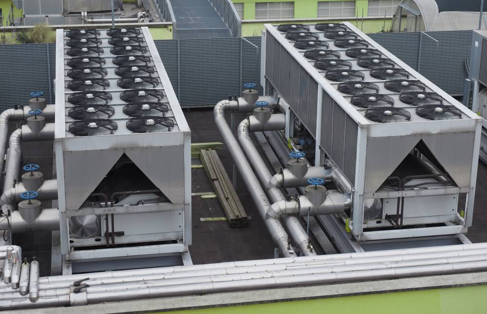 Cumplimiento Normativo en Sistemas HVAC: ¿Qué Requieren Clínicas y Farmacias?